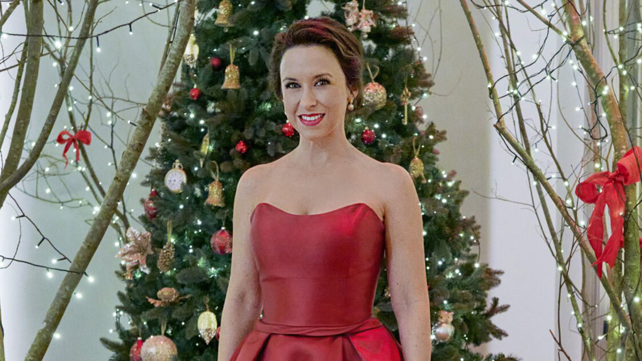 Lacey Chabert Missed Her Daughter’s First Day Of School To Film A Hallmark Christmas Movie, And Her Post Is So Relatable