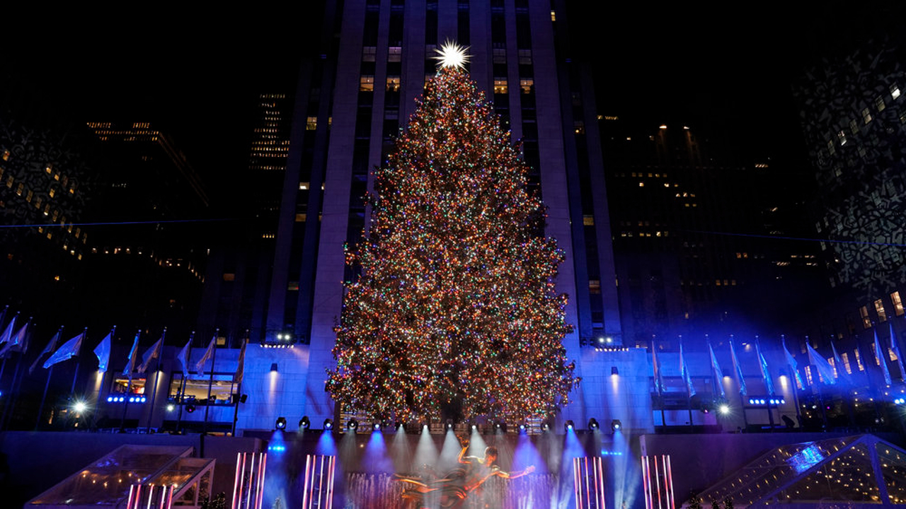 How To Watch The 2022 Rockefeller Center Christmas Tree Lighting ...