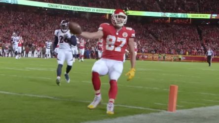 Swifties Are Totally Showing Up At The Kansas City Chiefs’ Training Camp To Watch Travis Kelce, And I’m Loving The Synergy Between Fandoms