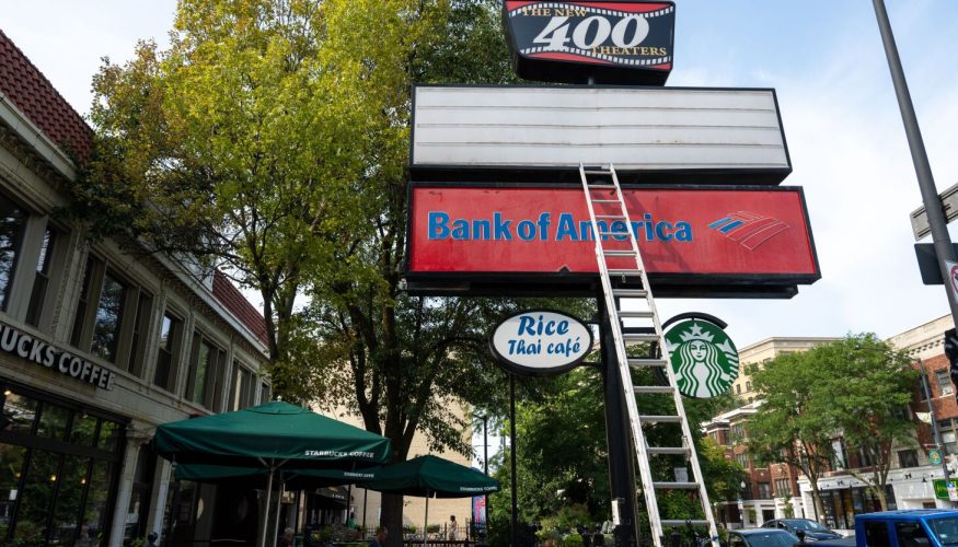 Chicago’s oldest movie theater, the New 400 Theaters, closes to the public after a century