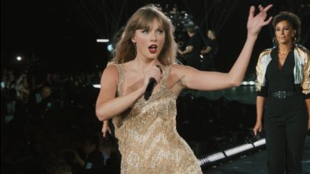 Fans Are Obsessed With Taylor Swift's Dad Handing Out Chicken On The Eras Tour, And I Never Thought My Week Would Kick Off With Swiftie Snacks