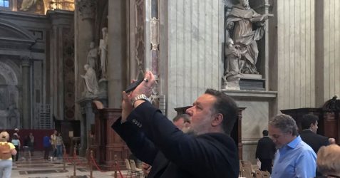 Russell Crowe at beer-and-popcorn Vatican screening of new film