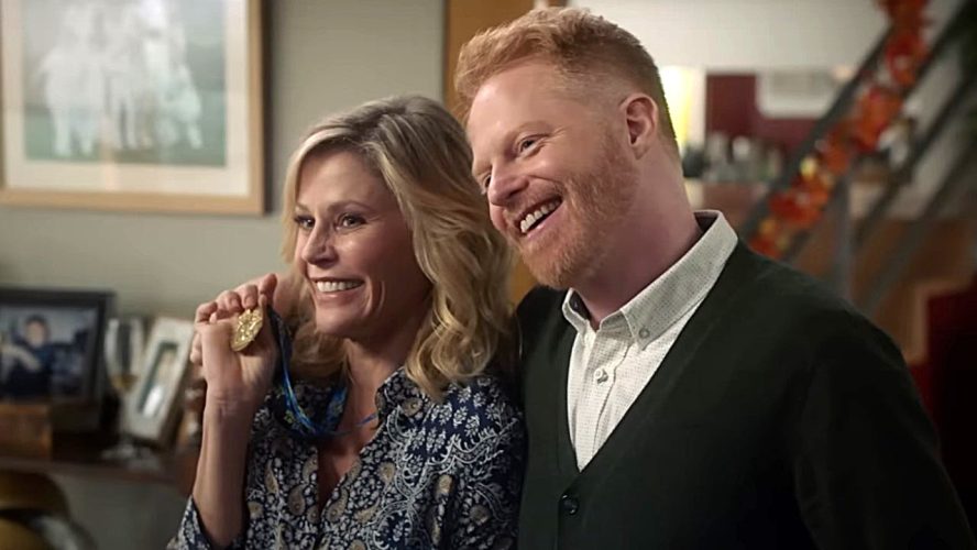 Modern Family's Julie Bowen And Jesse Tyler Ferguson Supported Each Other In The Sweetest Way After Both Spending Thanksgiving In The ER With Their Kids