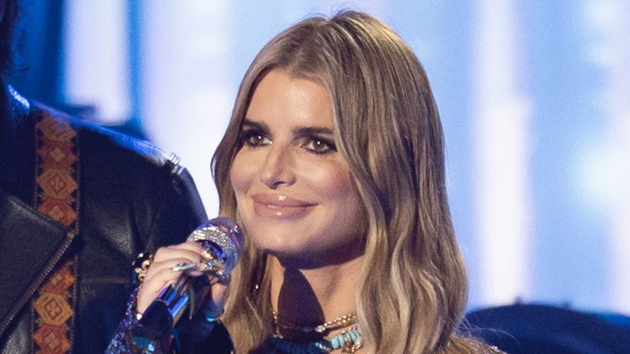 ‘I Had To Put Hairspray On My Feet’: Jessica Simpson Gets Real About Performing Live During The American Idol Finale, And What She Kept Telling Herself