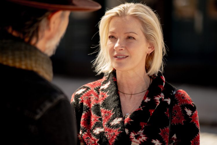 Pay Attention Now: Gretchen Mol and Juliana Margulies on “Millers in Marriage”