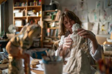 In New Film, Actress Michelle Williams Captivates as an Unsure Portland Artist Who Makes Beguiling Clay Figurines