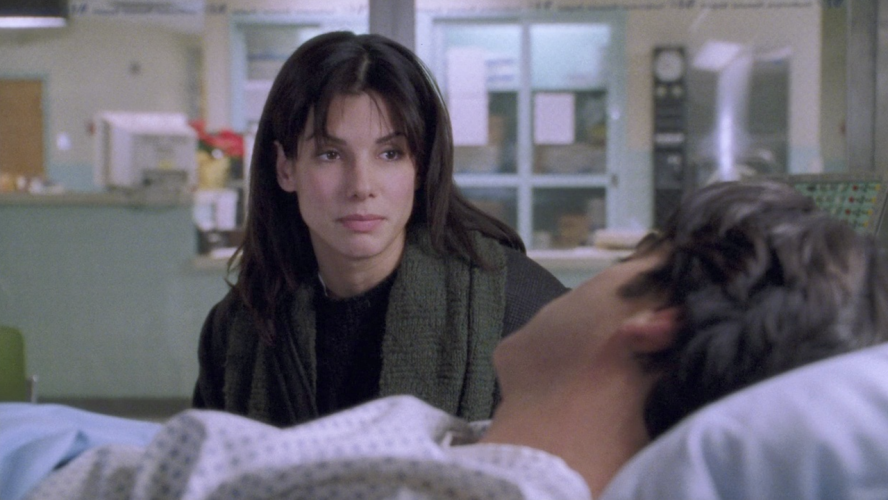 I Watched Sandra Bullock’s While You Were Sleeping For The First Time And Loved It, But One Scene Left Me Confused