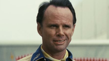 A Shirtless Walton Goggins Is Getting Back To Filming The White Lotus, And I Can't Get Enough Of The Fallout Fan Comments