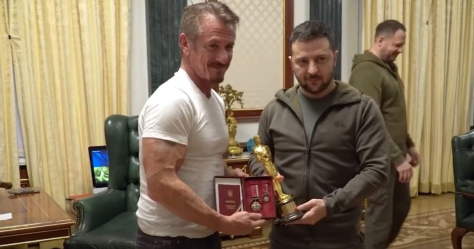 Sean Penn Loans Zelensky One of His Oscars