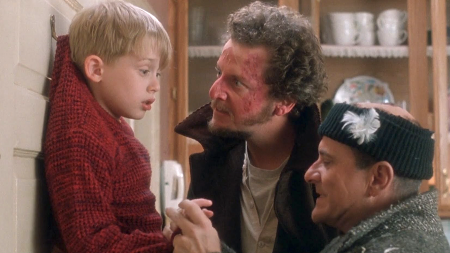 The Story Behind Joe Pesci Accidentally Biting Macaulay Culkin While Filming Home Alone And Scaring Him