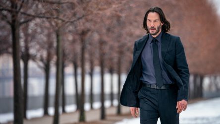 An Eagle-Eyed Fan Caught Keanu Reeves Next To Them Scoping Out Tom Hiddleston's Much Ado About Nothing, And What A Trip That Would Be