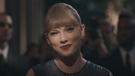 Taylor Swift Showed Up At A Restaurant, And One Fan’s Face Was Absolutely Priceless