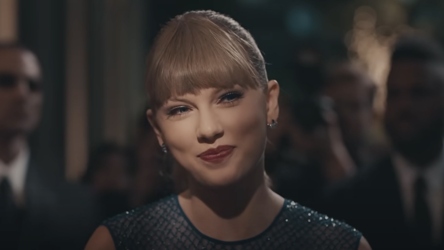 Taylor Swift Showed Up At A Restaurant, And One Fan’s Face Was Absolutely Priceless