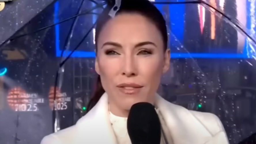 Whitney Cummings Absolutely Roasted CNN’s Ratings While She Was Literally On CNN’s New Year’s Eve Show