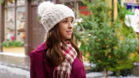 Of Course, Sneak Peak Footage At Lacey Chabert's Upcoming Hallmark Christmas Movie Includes A Classic Mean Girls Reference